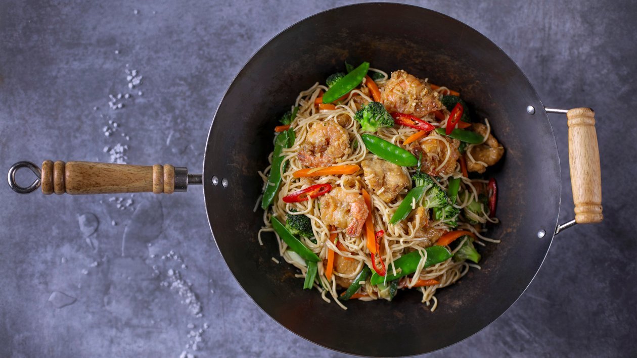 Chow mein – praetud nuudlid kana ja krevettidega – - Retsept