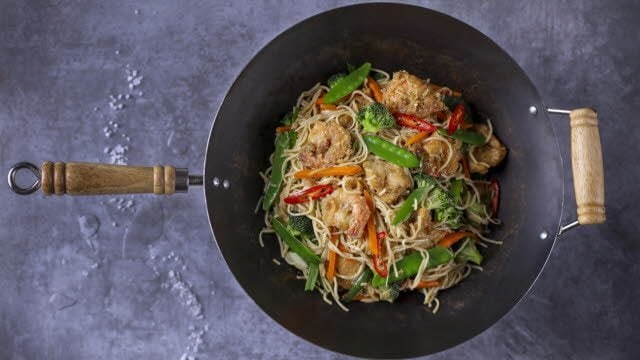 Chow mein – praetud pasta kana ja krevettidega – - Retsept