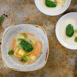 Kalasupp kartuli-confit’ aedviljapulkadega Kalasupp kartuli-confit’ aedviljapulkadega