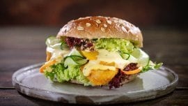 „NoChicken Nugget“ sumuštinis su salotomis ir veganišku majonezu „NoChicken Nugget“ sumuštinis su salotomis ir veganišku majonezu