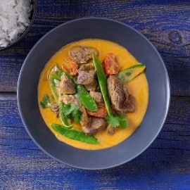 Raudonasis karis su jautiena