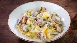 Vegetarian NoMeatballs kooreses seenekastmes pappardelle‘iga Vegetarian NoMeatballs kooreses seenekastmes pappardelle‘iga