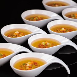 Veiselihapuljong grandine pasta  ja köögivilja-brunoise'ga Veiselihapuljong grandine pasta  ja köögivilja-brunoise'ga