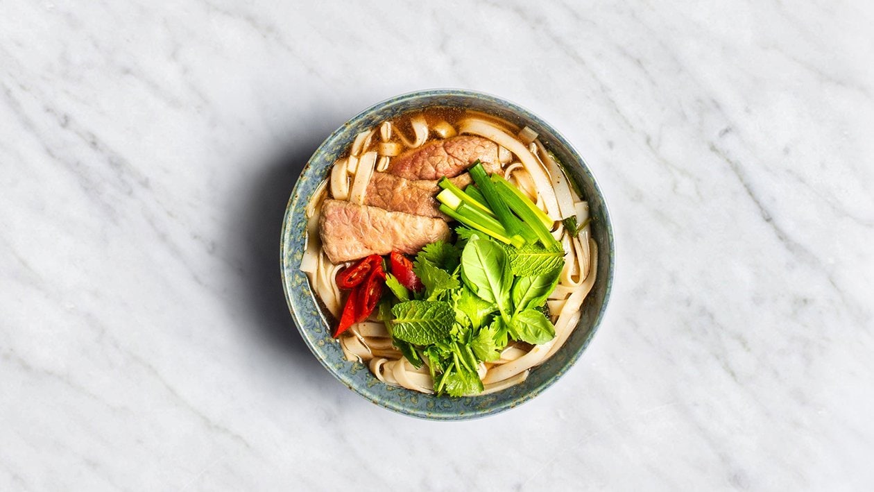 Vjetnamiešu liellopu gaļas zupa ar rīsu nūdelēm – - Recepte