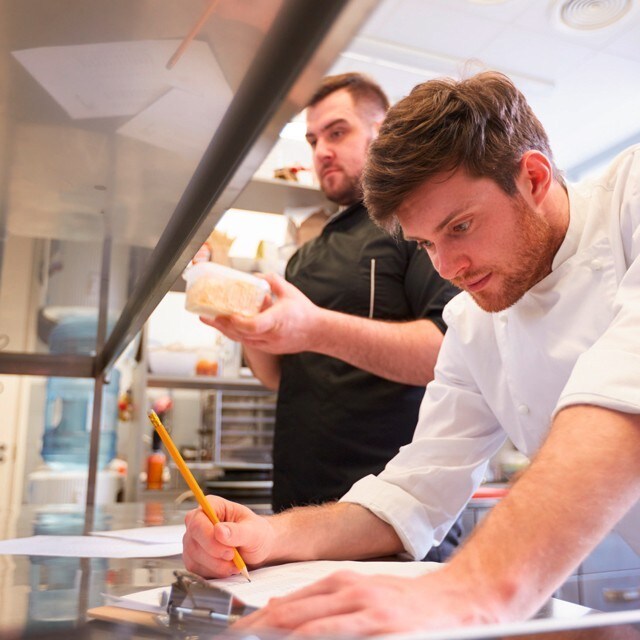 Kuidas koostada toidu tarne pakkumist ettevõtte jõulupeoks?