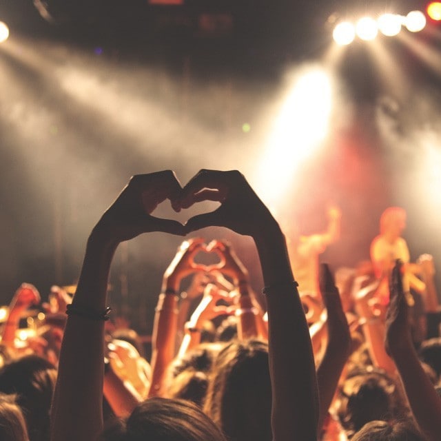 Mėgaujiesi maistu linksmindamasis? Kaip “eatertainment” keičia maisto industriją.