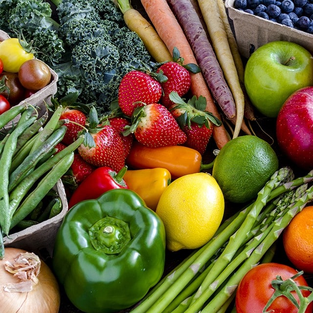 Sezonas ceļvedis vasaras dārzeņu un augļu pasaulē. Atklājiet piecas vasaras aktualitātes, kurām jābūt jūsu ēdienkartē!