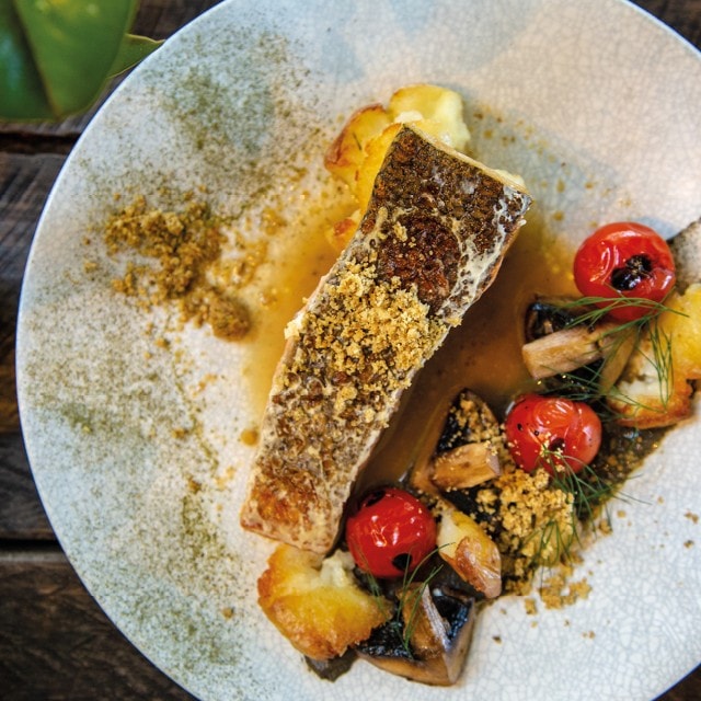 Idejas ēdiena izkārtošanai uz šķīvja – ko izmantot dekorēšanai?